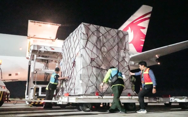 Thumbnail Berita - Kargo Terakhir MotoGP Mandalika 2025 Tiba di Lombok