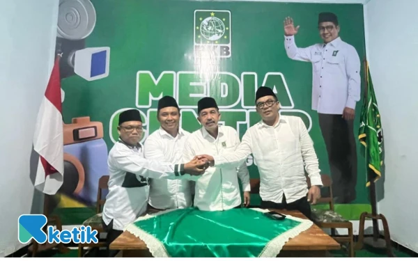 Thumbnail Berita - Ahmad Iman Sukri Raih Gelar Doktor dari Universitas Indonesia, Begini Kata Ketua DPC Trenggalek