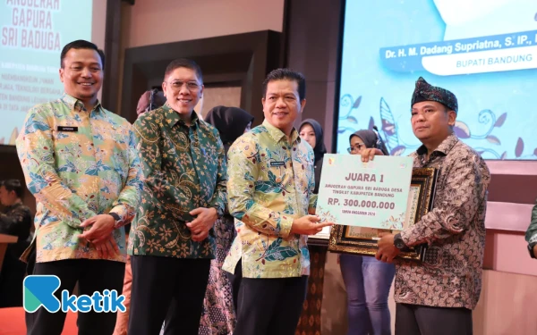 Thumbnail Anugerah Gapura Sri Baduga, Bupati Bandung Dorong Desa Kelurahan Terus Berinovasi Layani Masyarakat
