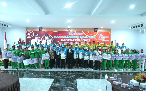 Thumbnail Berita - Bupati Asahan Serahkan Penghargaan kepada Insan Olahraga Berprestasi di PON Aceh-Sumut 2024