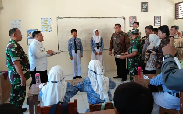 Thumbnail Berita - Koramil 05/Ulujami Dukung Launching Program MBG di Pemalang, 1.646 Siswa Jadi Penerima Manfaat