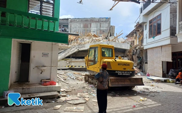 Thumbnail Berita - Dramatis! Tim Penyelamat Berjibaku Selamatkan Santri Ponpes Al Khoziny