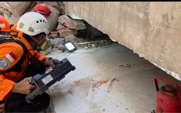 Thumbnail Berita - Tim SAR Gabungan Temukan 3 Jenazah Santri Ponpes Al Khoziny, Ditemukan di Dekat Tempat Wudu