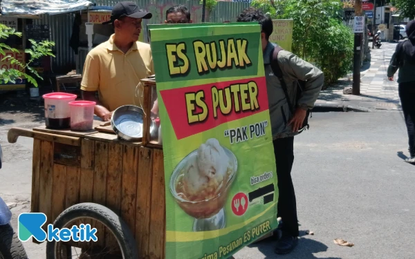 Thumbnail Es Rujak Es Puter Pak Pon, Aneh Tapi Enak