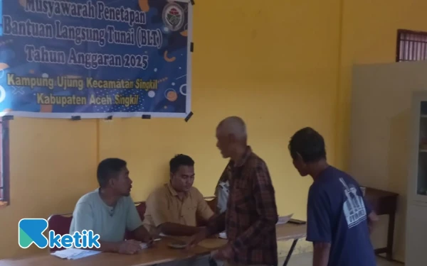 Thumbnail Berita - Kabar Gembira ! BLT Akhir Tahun Cair, Kesejahteraan 40 Keluarga Desa Ujung Terangkat