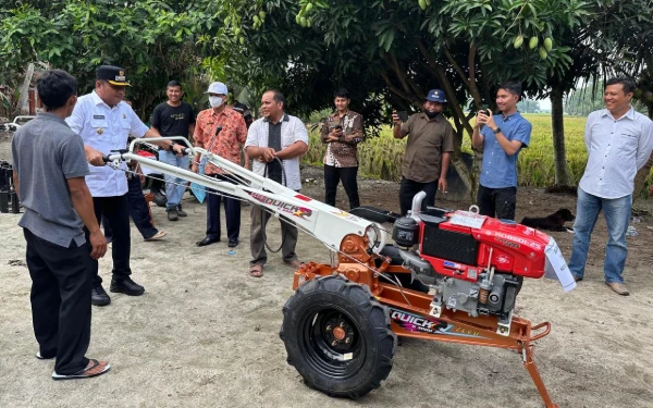 Thumbnail Berita - Pemkab Asahan Perkuat Ketahanan Pangan Lewat Bantuan Alsintan