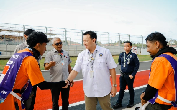 Thumbnail Berita - Ketua IMI Moreno Soeprapto Tegaskan Peran Marshal, Garda Terdepan MotoGP Mandalika 2025