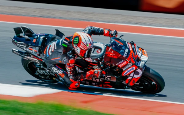 Thumbnail Berita - Bezzecchi Pecahkan Rekor, Amankan Pole di Kualifikasi MotoGP Mandalika 2025