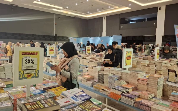 Thumbnail Diskon Gila-Gilaan! Gramedia Suguhkan Semesta Buku 2025 di Malang Creative Center