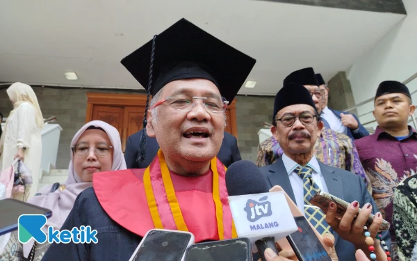 Thumbnail Sempat Larang Santrinya Kuliah di Kampus Islam, Ternyata Ini Alasan Gus Irfan Ambil Studi S3 di UIN Malang