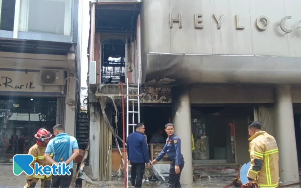 Thumbnail Butik dan Kafe Terbakar Akibat Kompor Lupa Dimatikan, Kerugian Capai Ratusan Juta