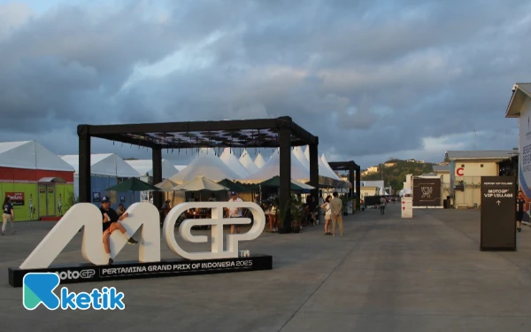 Thumbnail Berita - [Foto] Suasana Paddock MotoGP Mandalika, Para Pembalap Top Wara-Wiri