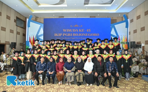 Thumbnail Berita - IKIP PGRI Bojonegoro Gelar Wisuda ke 45, Luluskan 307 Mahasiswa Berkualitas