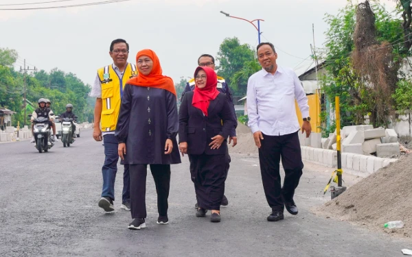 Thumbnail Berita - Jalan Maospati–Magetan Dilebarkan Jadi 14 Meter, Khofifah: Pengungkit Ekonomi Baru Jatim