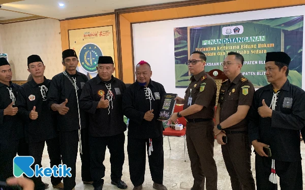 Thumbnail Berita - PSHT Kabupaten Blitar Serahkan SK Kemenkumham ke Kejari, Tegaskan Kepengurusan Sah dan Komitmen Jaga Kondusivitas
