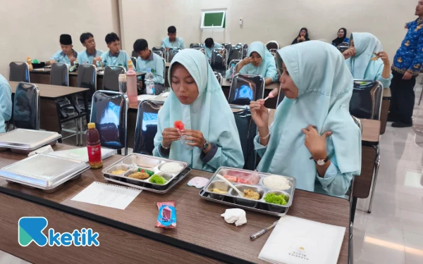 Thumbnail ‎MBG di Kota Batu Sasar 16.680 Siswa dari TK hingga SMA