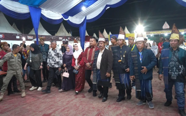 Thumbnail Berita - Wabup Asahan Terpukau! PSBD ke-6 Jadi Panggung Gemilang Seni Budaya Simalungun