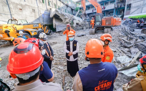 Thumbnail Operasi SAR Ponpes Al Khoziny Selesai, Khofifah Pastikan Pendampingan Korban Berlanjut