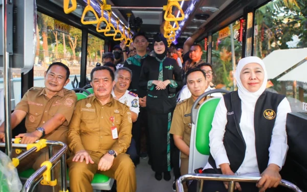 Gubernur Khofifah Luncurkan Bus Trans Jatim Koridor VII, Dukung Konektivitas Antarwilayah di Lamongan