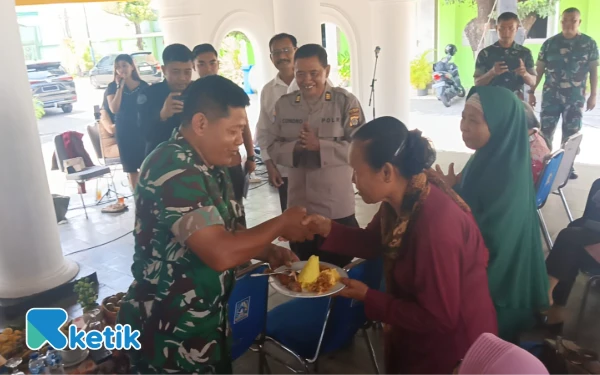 Thumbnail Berita - HUT ke-80 TNI, Warga Terkesan dengan Kegiatan Baksos Koramil Prambanan