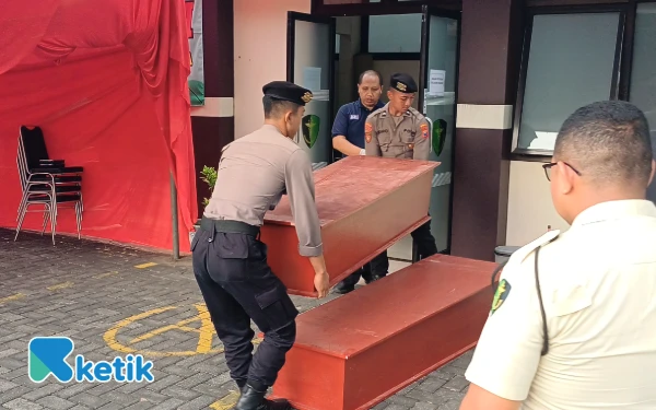 Thumbnail Tim DVI Polda Jatim Masih Identifikasi 31 Kantong Jenazah Korban Ponpes Al Khoziny