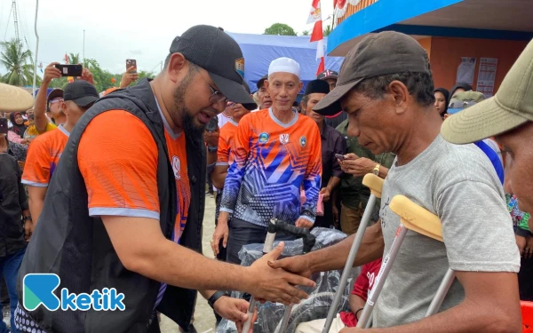 Thumbnail Bupati Halsel Serahkan Bantuan Langsung untuk Penyandang Disabilitas di Desa Gane Luar