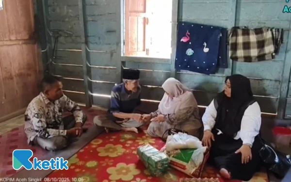 Thumbnail Berita - BKMT Aceh Singkil Salurkan Bantuan bagi 2 Lansia Penderita Sakit Menahun
