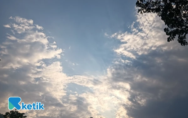 Thumbnail Cuaca Kota Surabaya 8 Oktober 2025 Diprakirakan Berawan, Kota Batu Hujan Ringan