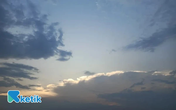 Thumbnail Cuaca Kota Makassar 9 Oktober 2025 Hujan Ringan, Cerah, Kota Bengkulu Hujan Ringan