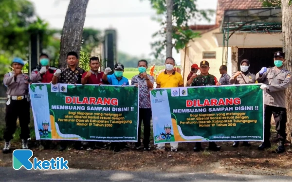 Thumbnail Berita - Viral Tumpukan Sampah di Sumberdadi, DLH Tulungagung Gerak Cepat Bersihkan Lokasi