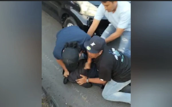 Thumbnail Pelarian Berakhir! Dua Begal Sadis Talang Kelapa Palembang Diringkus Tanpa Perlawanan