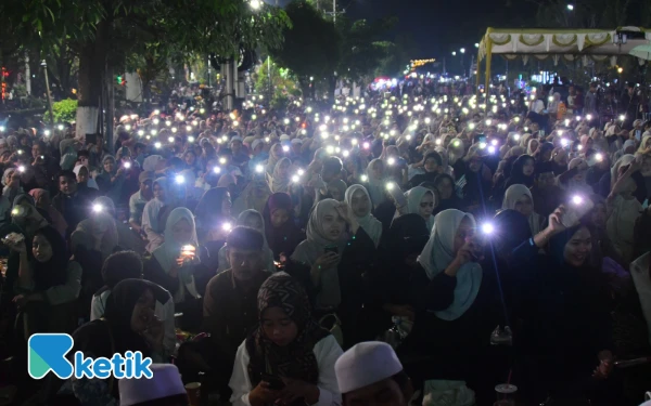 Thumbnail Berita - Ribuan Warga Padati Pekalongan Bersholawat, Bupati Fadia Ajak Doa Bersama untuk Keselamatan Bangsa
