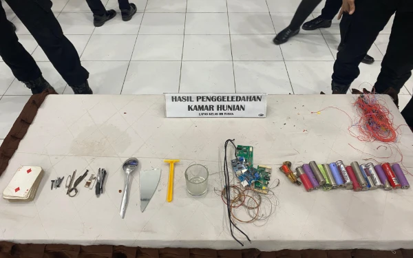 Thumbnail Berita - Razia Gabungan TNI-Polri di Lapas Tuban, Sita Benda Berpotensi Bahaya