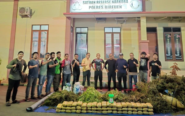 Thumbnail Polres Bireuen Musnahkan 2 Hektare Ladang Mariyuna, 154 Kg Ganja dan Satu Pelaku Diamankan