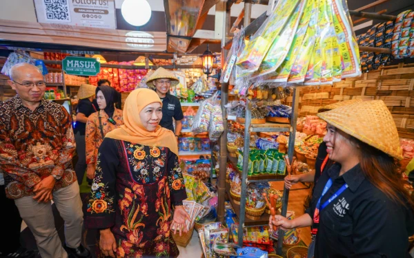 Thumbnail Khofifah Buka PRJ Surabaya 2025: Wujud Sinergi untuk Ekonomi Jatim yang Tumbuh dan Inklusif
