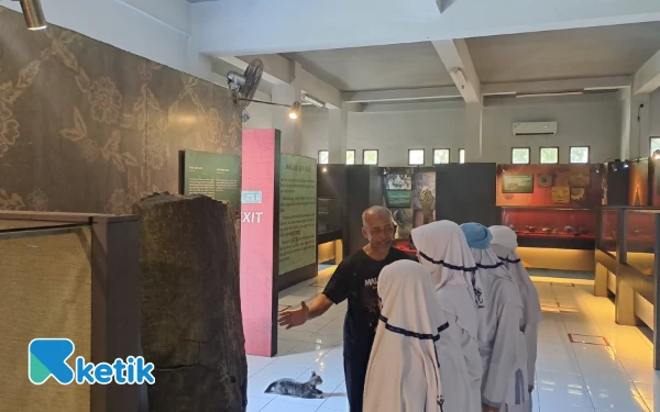 Thumbnail Berita - Kreatif! Siswa SMPN 1 Candi Kenalkan Sejarah dan Budaya Lewat Video di Museum Mpu Tantular