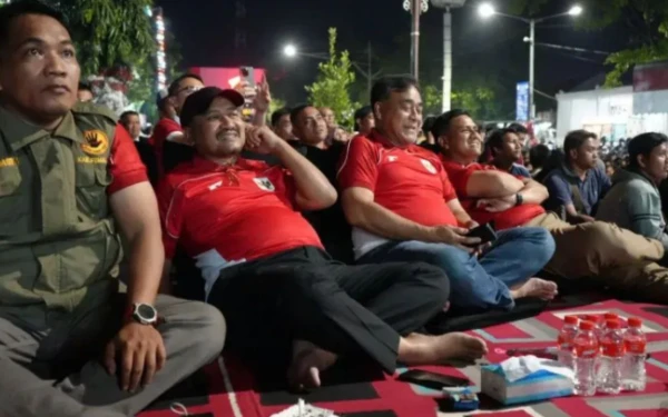 Thumbnail Berita - Meriah! Ribuan Warga Padati Alun-Alun Pemalang, Nobar Timnas vs Arab Saudi