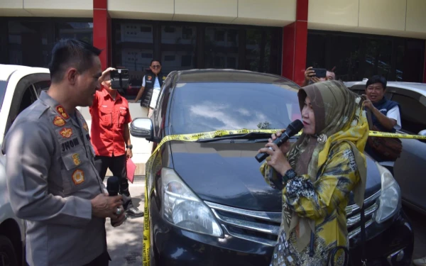 Thumbnail Polres Muara Enim Serahkan Dua Mobil Hasil Curanmor kepada Pemiliknya