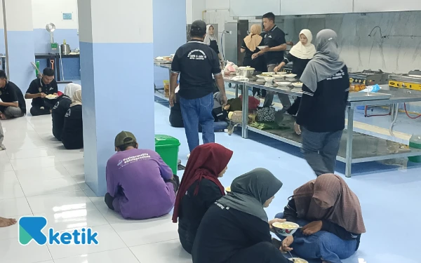 Thumbnail Berita - Proses ILO Dapur MBG di Probolinggo Diduga Jadi Ajang Pungli, Dapur Lengkap Malah Tak Bisa Operasi