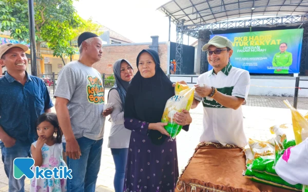 Thumbnail ‎Sekjen PKB Gelar Pasar Murah di Kota Batu, Sediakan Ribuan Paket Sembako