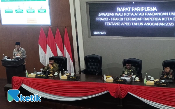 Thumbnail ‎Wali Kota Batu Sampaikan kebijakan Atasi Penurunan TKD Saat Paripurna   ‎