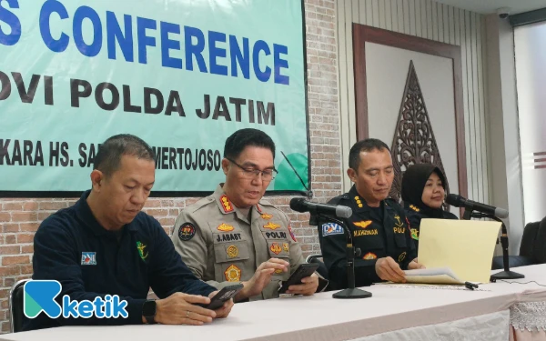 Thumbnail Tim DVI Polda Jatim Identifikasi 2 Korban Ambruknya Gedung Ponpes Al Khoziny