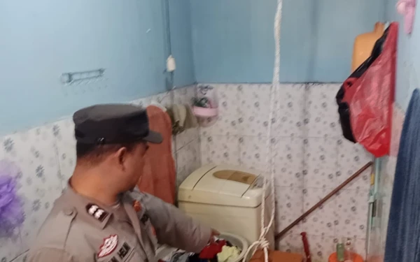 Thumbnail Tragis! PKL Alun-alun Kota Batu Gantung Diri Diduga Frustrasi Gagal Daftar Ojol