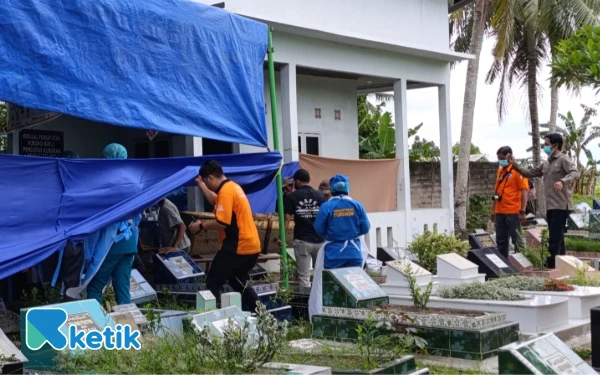 Thumbnail Tim Forensik Polda Sumsel Bongkar Makam Anti Puspita Sari, Ini Fakta Baru Penyebab Kematian