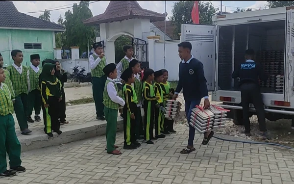Thumbnail Berita - Sebulan Beroperasi, Dapur MBG SPPG Selogabus Parengan Tuban Beri Dampak Positif Bagi Ribuan Siswa
