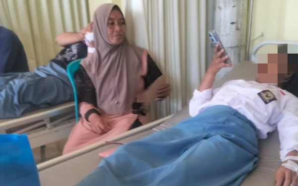 Thumbnail Berita - Insiden Kedua di SPPG Glondonggede, 8 Siswi SMKN 1 Tambakboyo Diduga Keracunan MBG