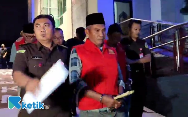 Thumbnail Kejati Jatim Tetapkan 4 Tersangka Kasus Korupsi BSPS Sumenep