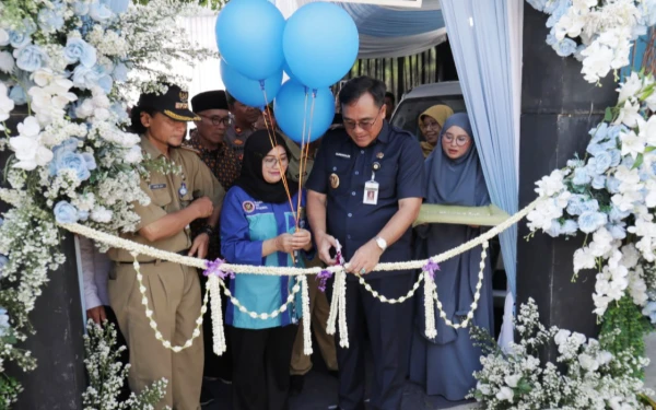 Thumbnail Berita - Dukung Pemenuhan Gizi Warga, Wabup Nurkholes Resmikan SPPG J&J Catering di Belik