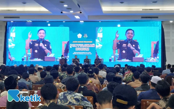 Thumbnail Berita - Jaksa Masuk Pesantren, Santri Wali Barokah Kediri Dapat Penyuluhan Hukum dari Kejari Kota Kediri