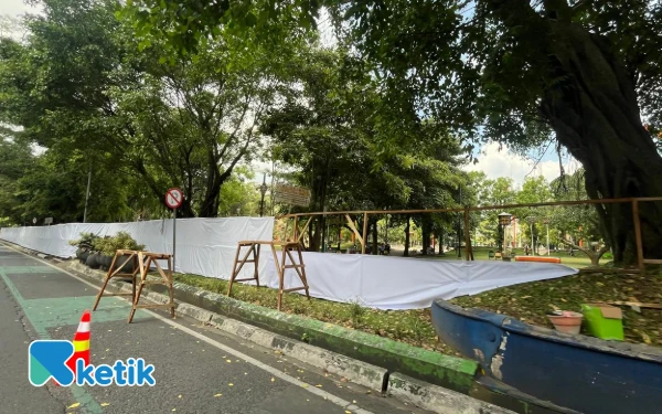 Thumbnail DLH Kota Malang Tutup Total Alun-Alun Merdeka, Revitalisasi Ditargetkan Selesai Januari 2026